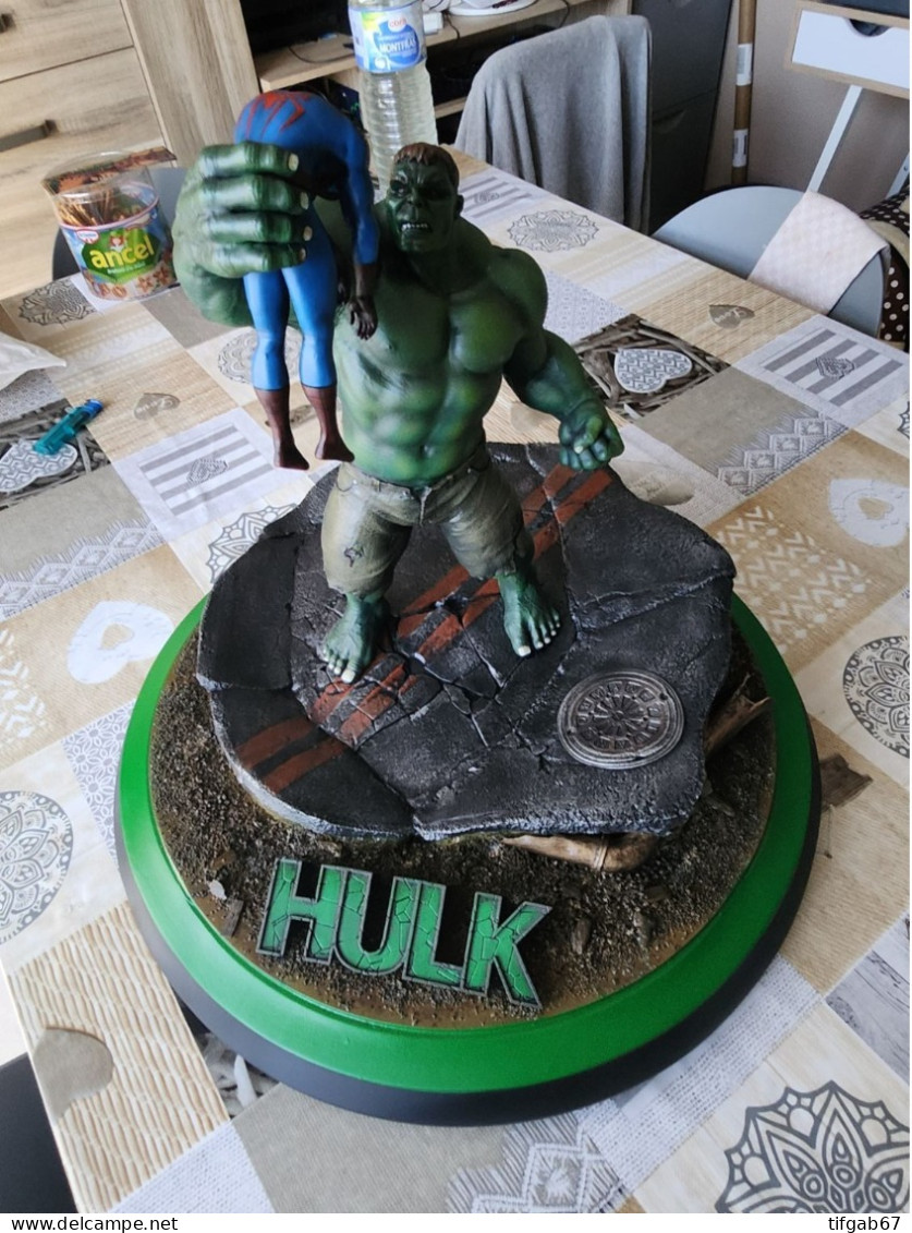 Figurine Hulk Et Spiderman Diorama - Marvel Heroes