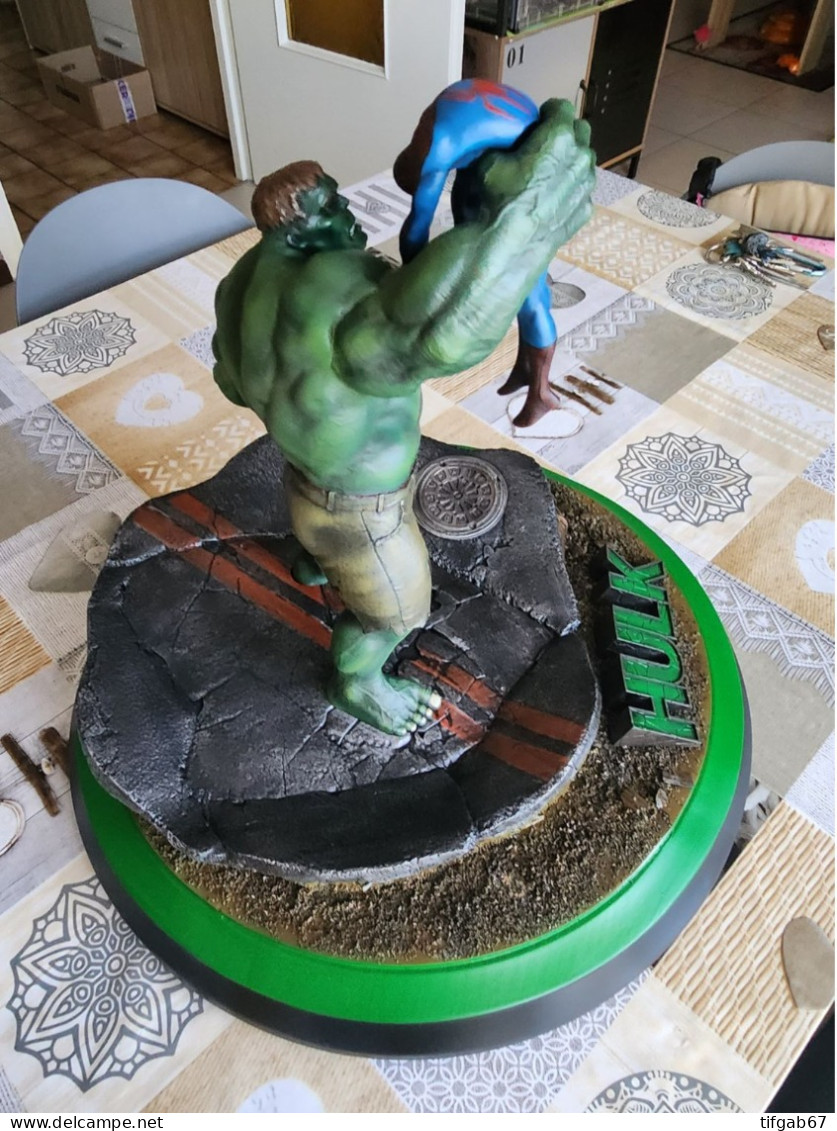 Figurine Hulk Et Spiderman Diorama - Marvel Heroes