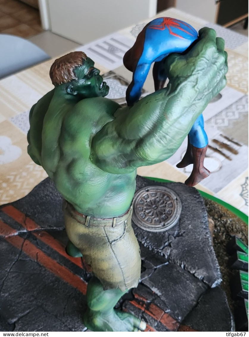 Figurine Hulk Et Spiderman Diorama - Marvel Heroes