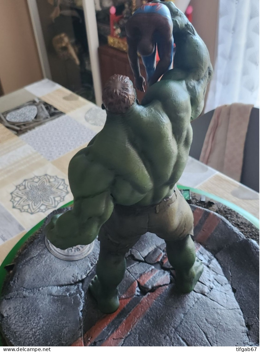 Figurine Hulk Et Spiderman Diorama - Marvel Herös