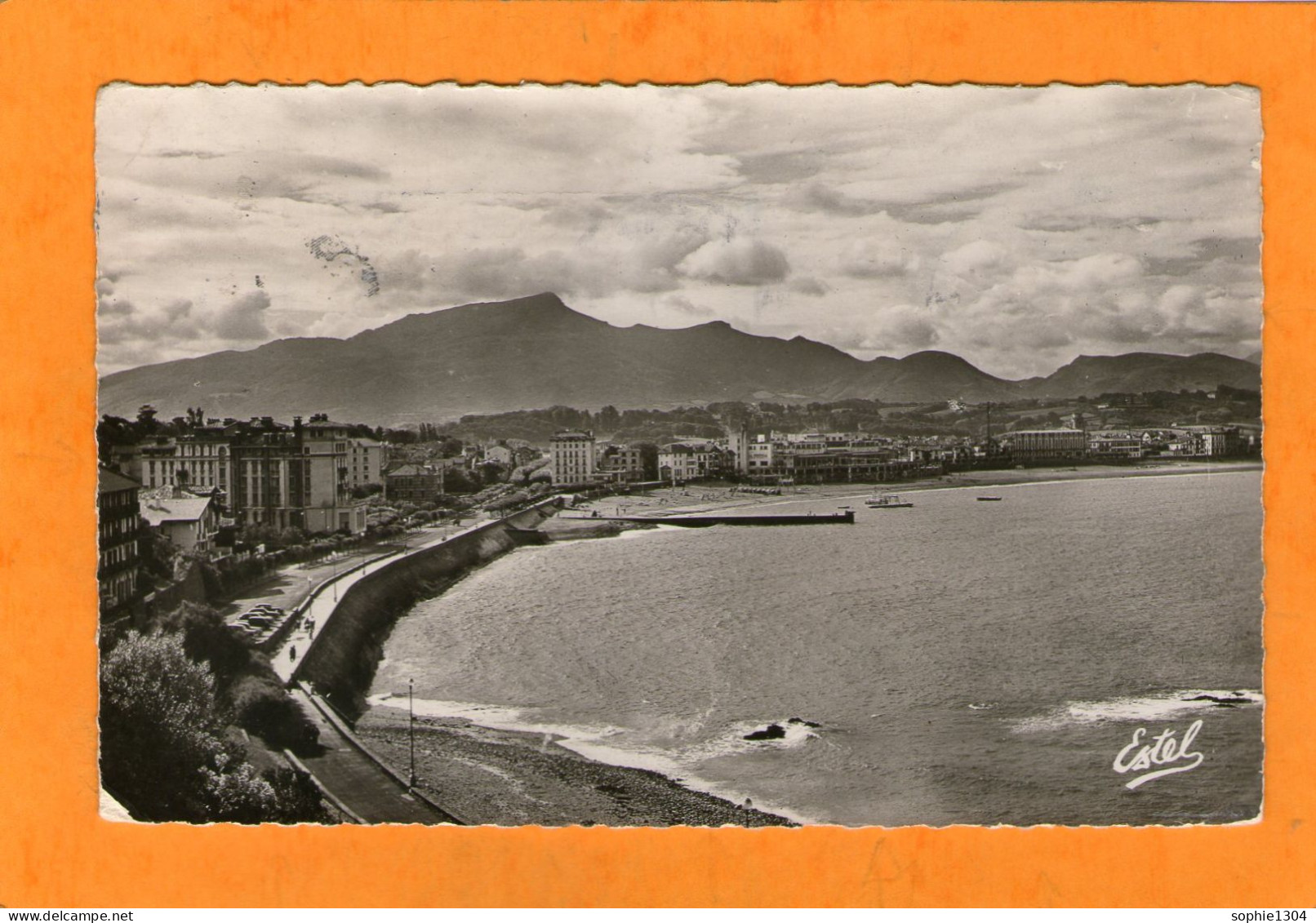 SAINT-JEAN-de-LUZ -  La Plage Et Le Casino - - Casinos