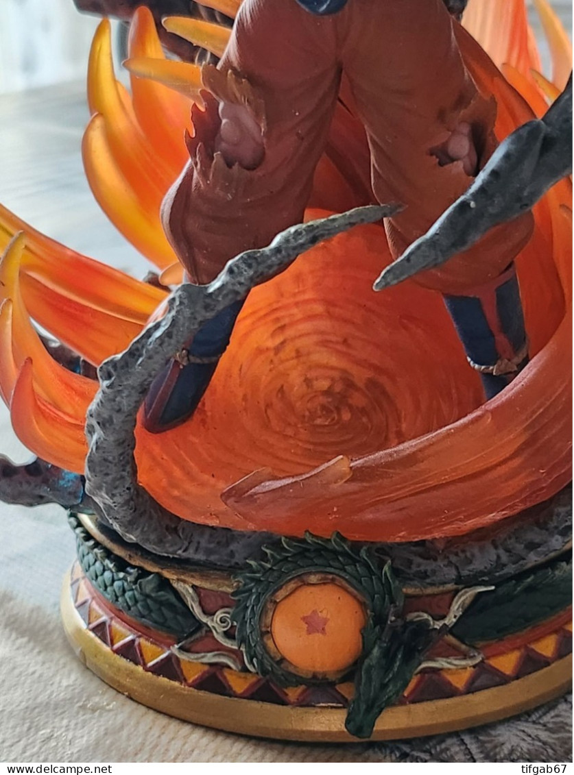 Figurine De Goku Ball Genki. Résine Transparente éclairage LED - Dragon Ball