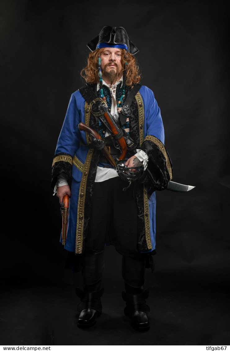 Costume Pirate Complet Et Nombreux Accessoires - Theater, Kostüme & Verkleidung