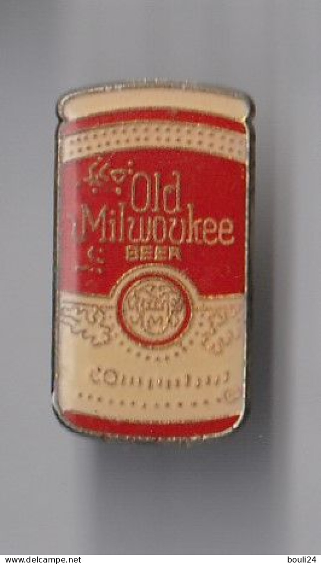 PIN'S    THEME  BOISSON  BIERE OLD MILWOUKEE - Bierpins