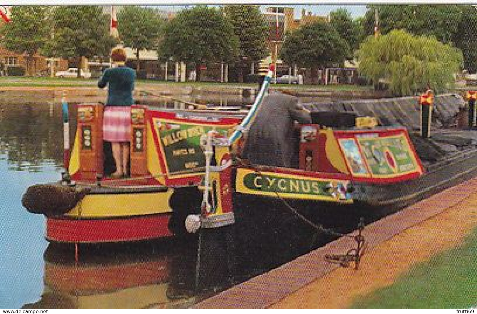 AK 167668 ENGLAND - Stratford-upon-Avon.- Narrow Boats In The Stratford Canal Basin - Stratford Upon Avon