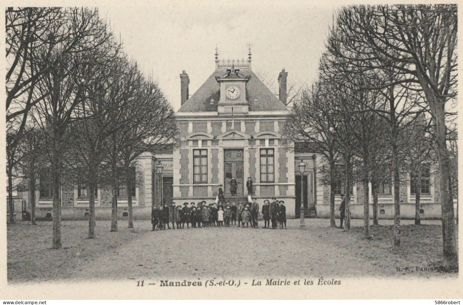 CARTE POSTALE ORIGINALE ANCIENNE : MANDRES LES ROSES LA MAIRIE ET LES ECOLES ANIMEE VAL DE MARNE (94) - Mandres Les Roses