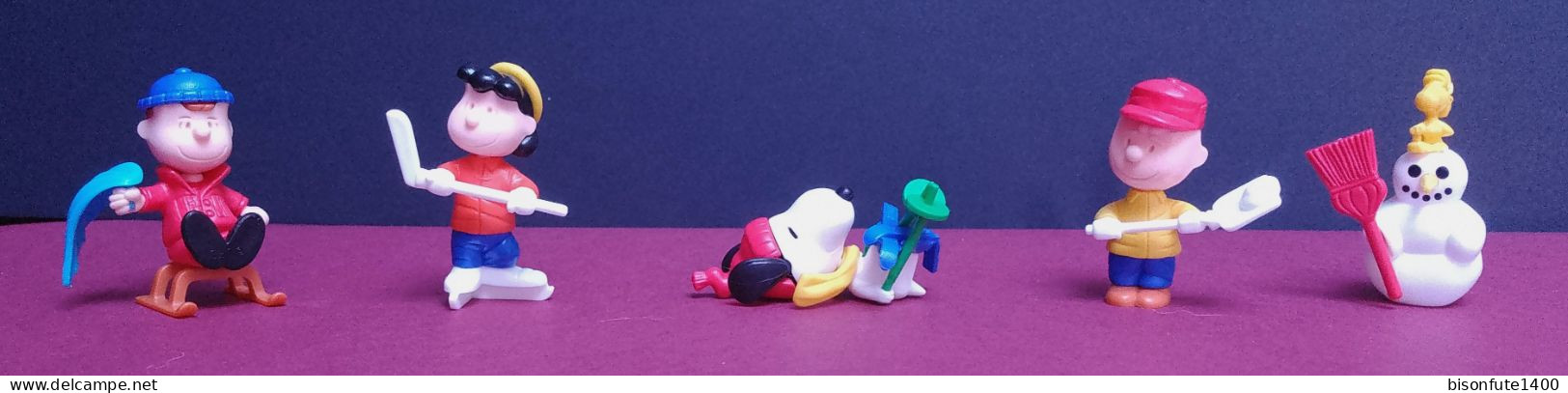 Lot De 5 Figurines Snoopy En Plastic Dur : Hauteur Des Figurines : 5,00 Cm. ( Voir Photos ). - Snoopy