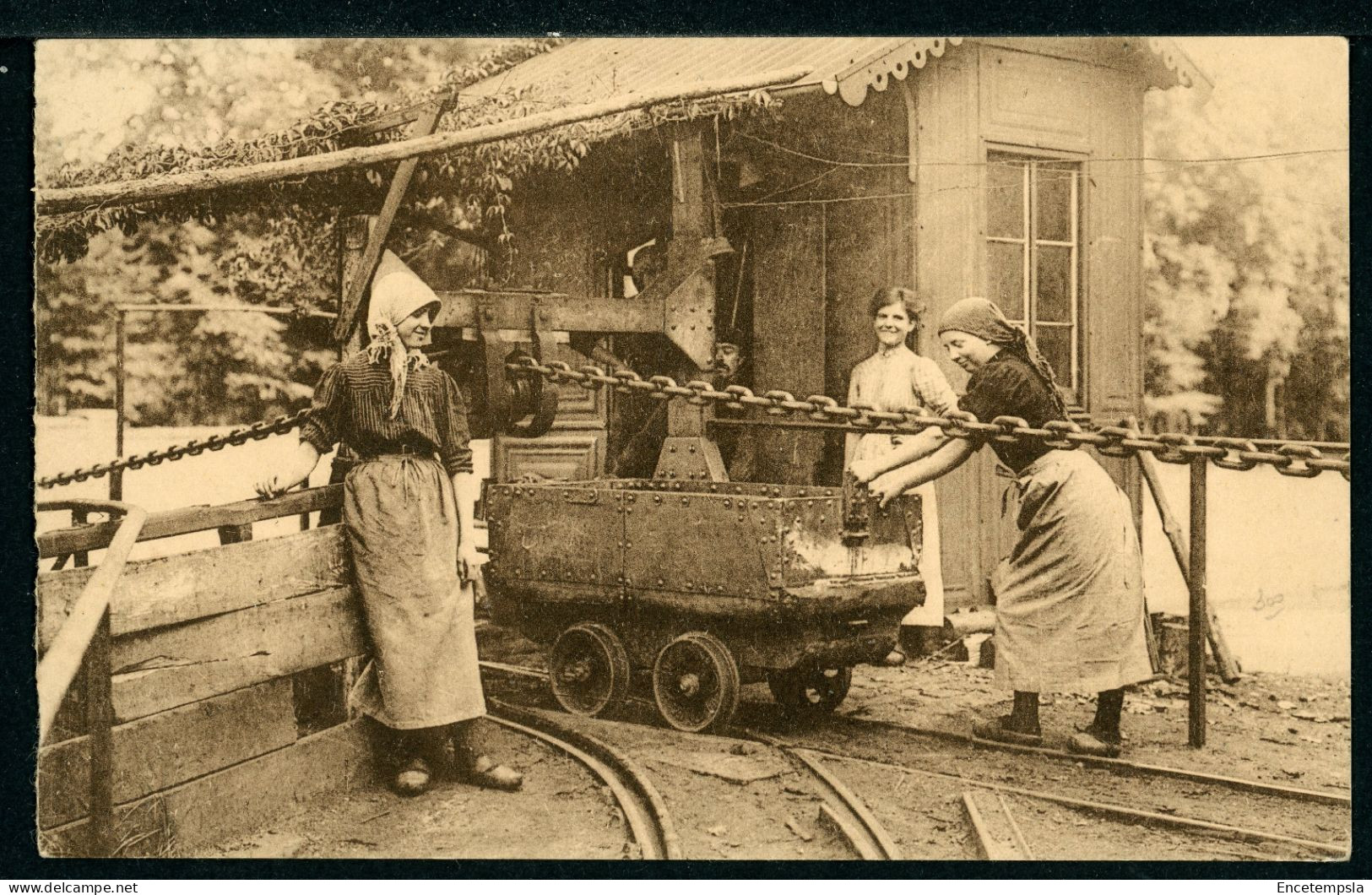 CPA - Carte Postale - Belgique - Le Charbonnage - L'Accrochage Des Berlines à Un Croisement Du Traînage (CP23512) - Mines