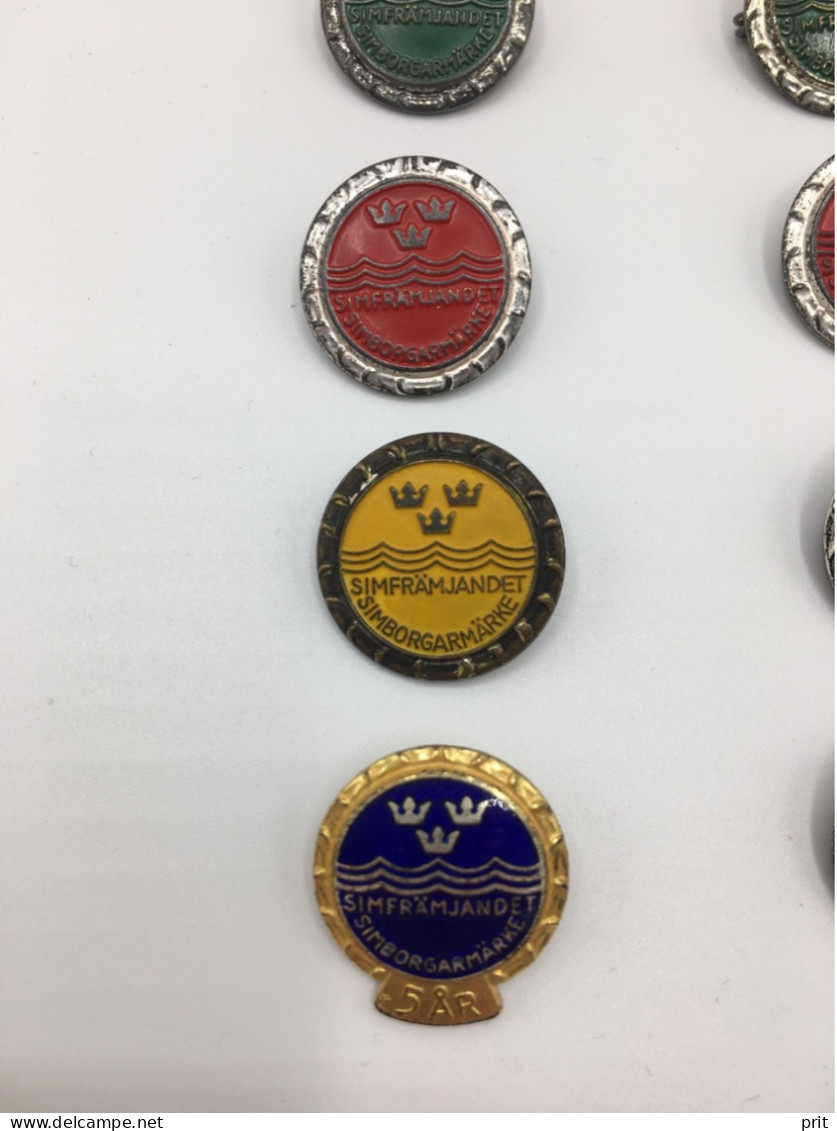 Simborgarmärket, Sweden 200m Swimming Pins, Collection Of 8 Vintage Metal Pins - Natation