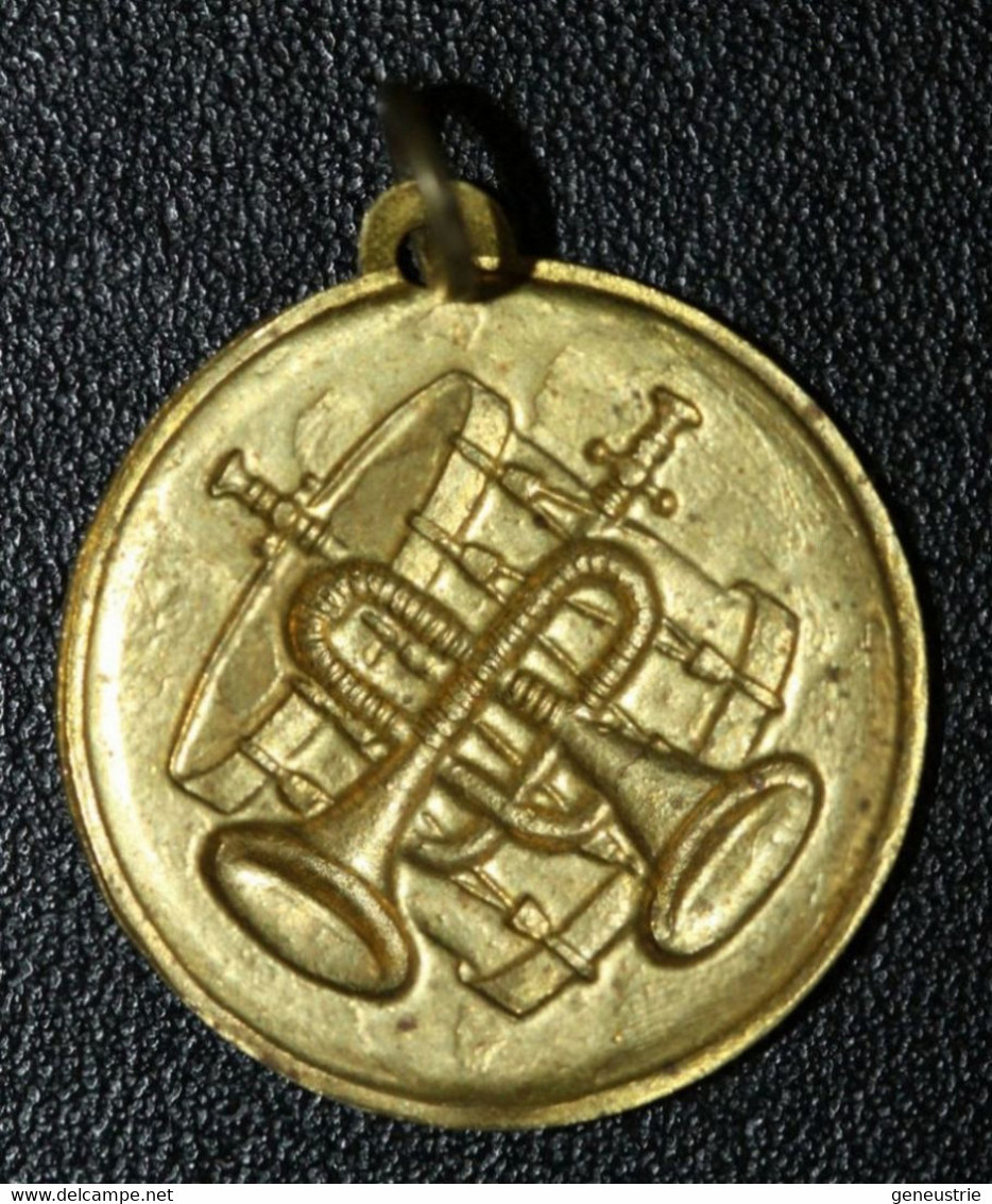 WW1 Jolie Petite Médaille Souvenir De Poilu (journée)14-18 En Tôle De Laiton Emboutie "Tambour Et Clairon" WWI - 1914-18