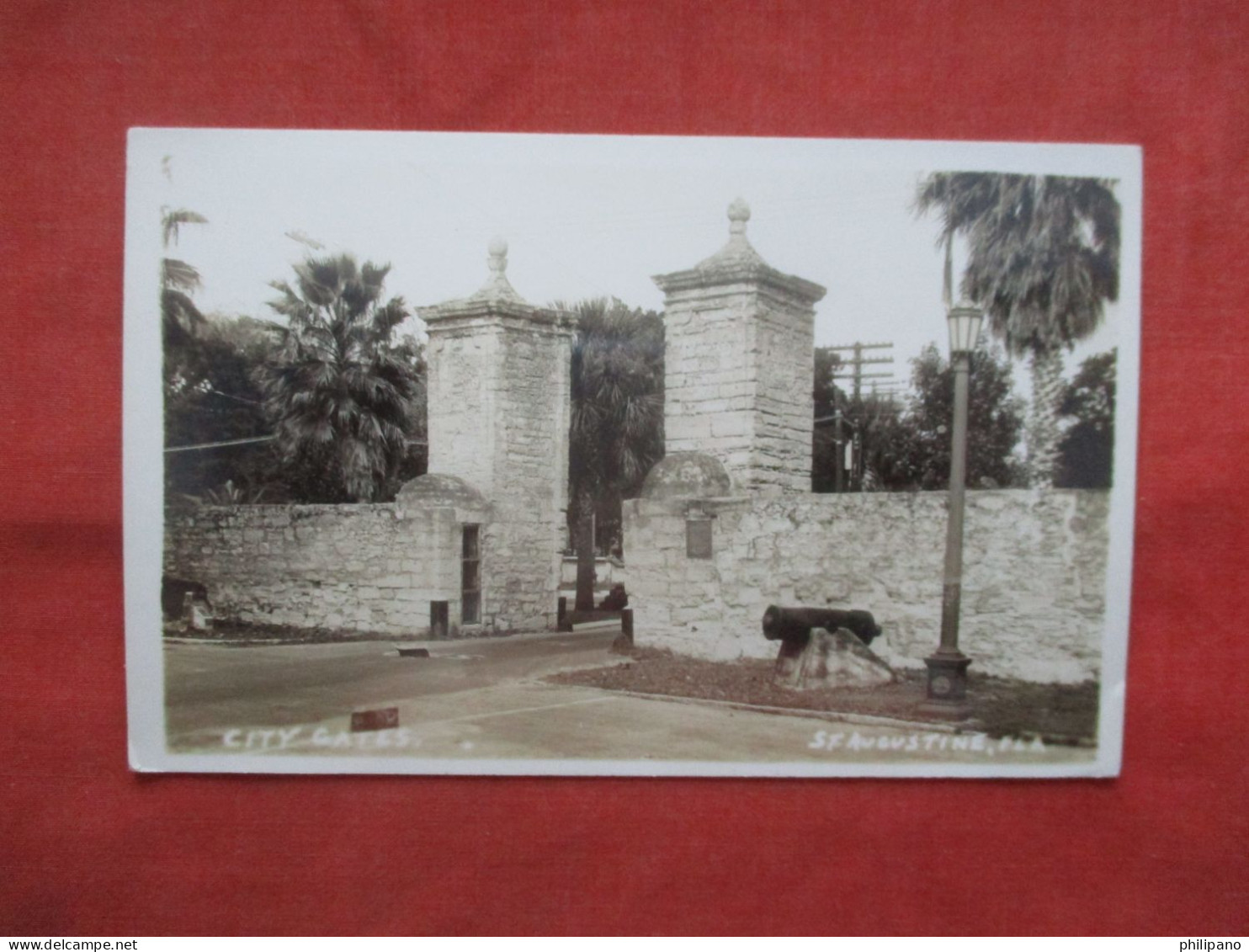 RPPC. City Gates.    St Augustine Florida      Ref 6201 - St Augustine