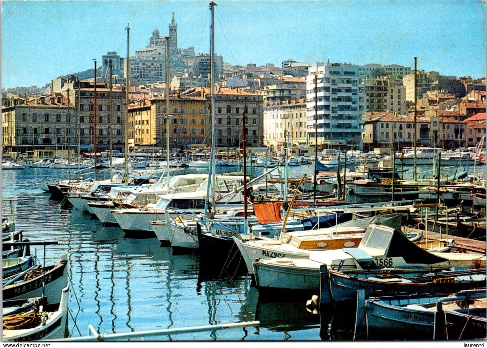 2-10-2023 (3 U 9) France - Port De Marseille Et Notre Dame De La Garde  (posted) - Eglises Et Cathédrales