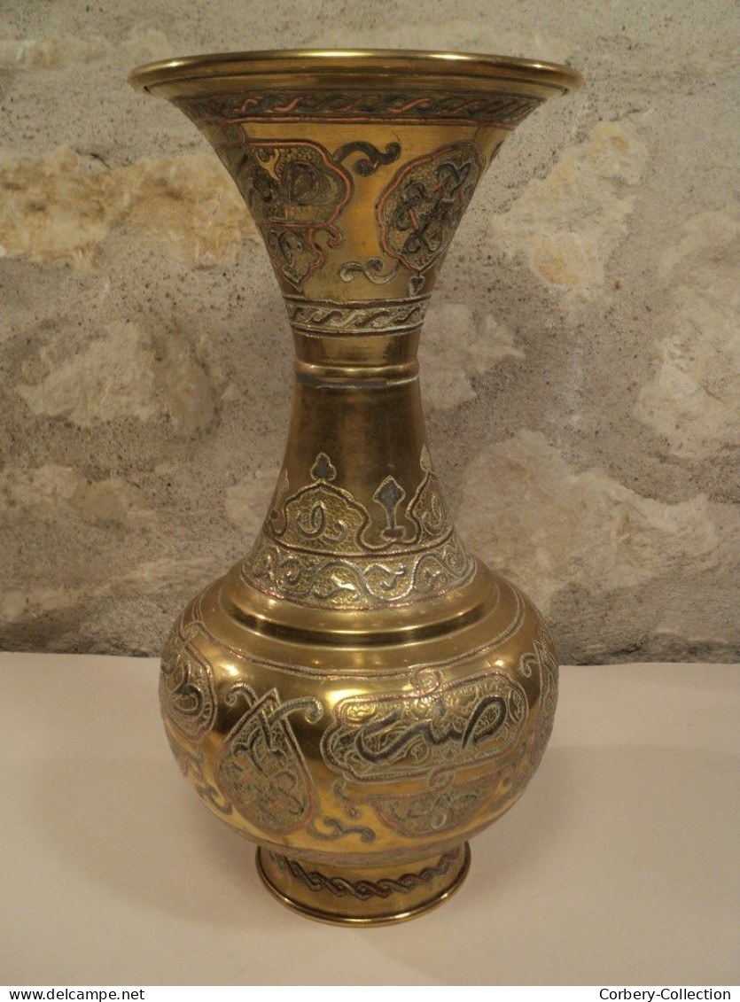 Ancien Vase Laiton Incrustation Cuivre Argent Proche Orient Ou Moyen Orient - Arte Orientale