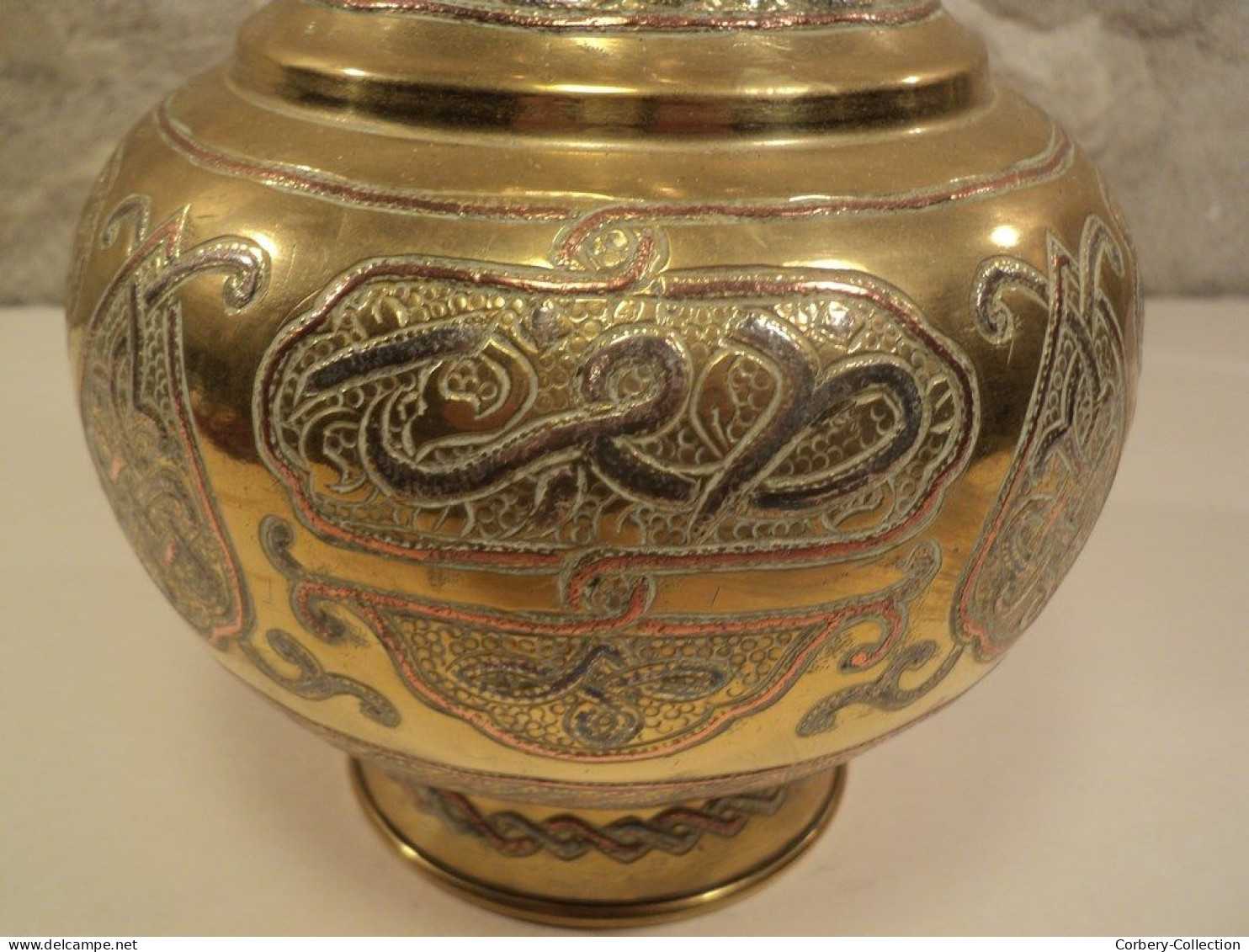 Ancien Vase Laiton Incrustation Cuivre Argent Proche Orient ou Moyen Orient