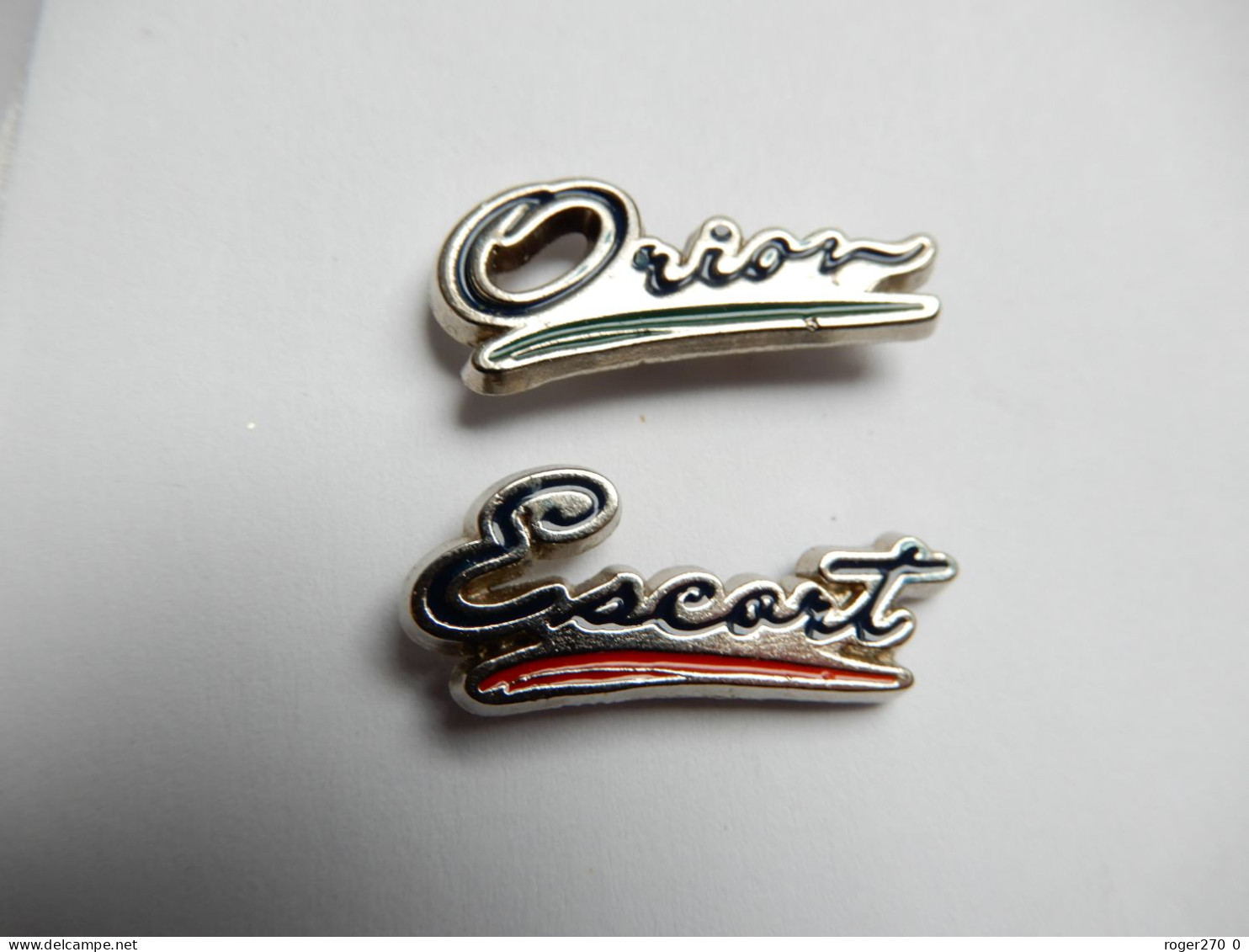 2 Beaux Pin's , Auto Ford , Orion & Escort - Ford