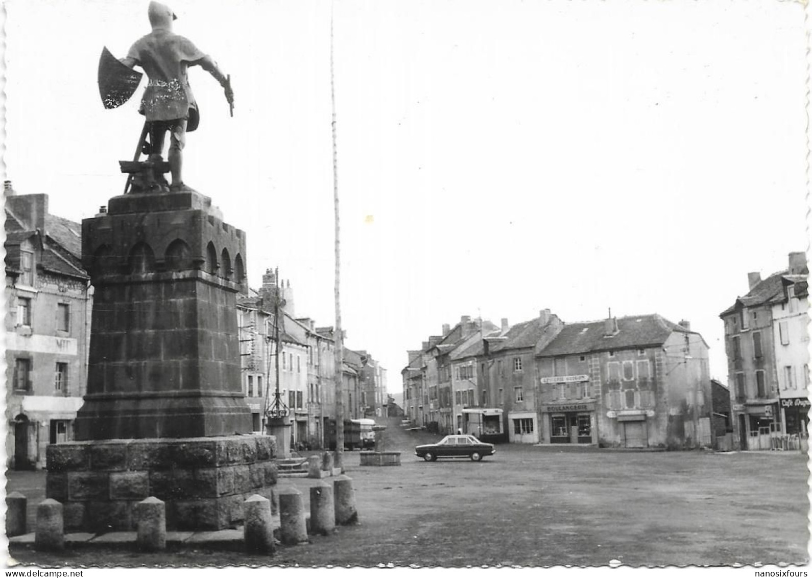 D 48.  CHATEAUNEUF DE RENDON.   LA PLACE - Chateauneuf De Randon