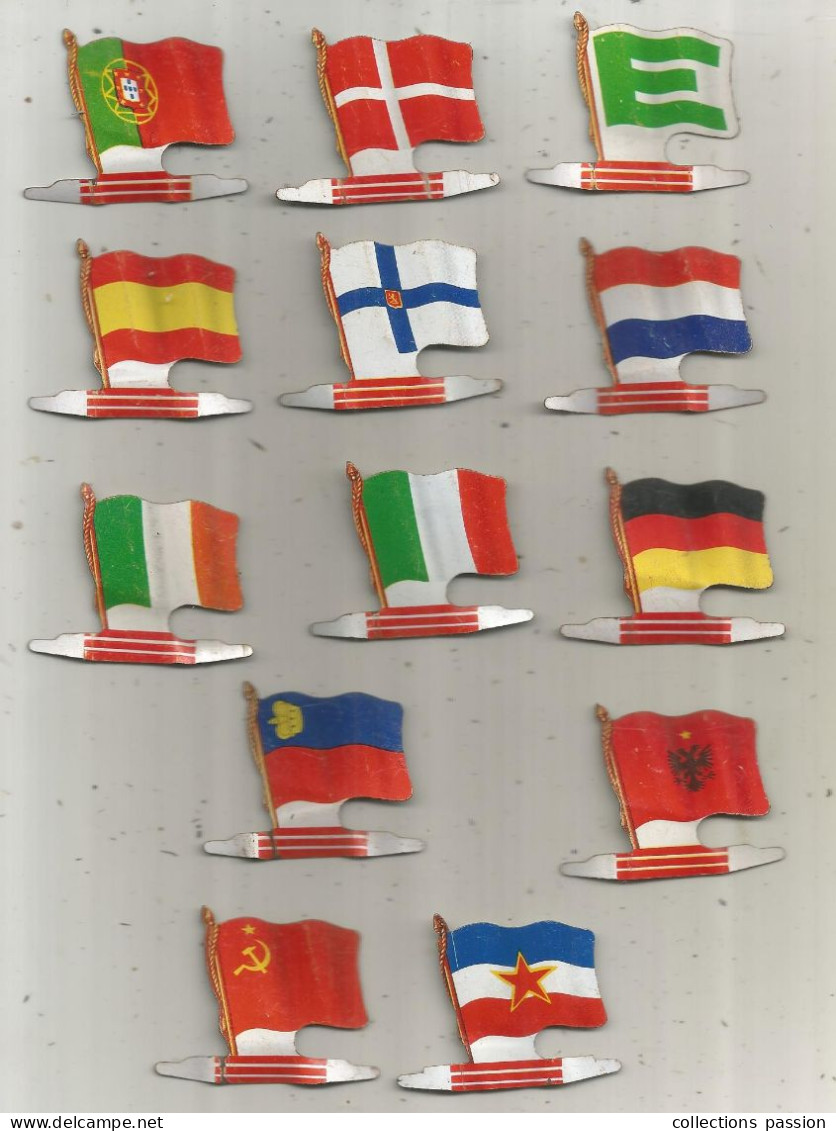 Plaque En Tole, Drapeaurama, Drapeaux D'Europe, L'Alsacienne Biscuits, Ce Drapeau Tient Debout, LOT 13 DRAPEAUX - Tin Signs (after1960)