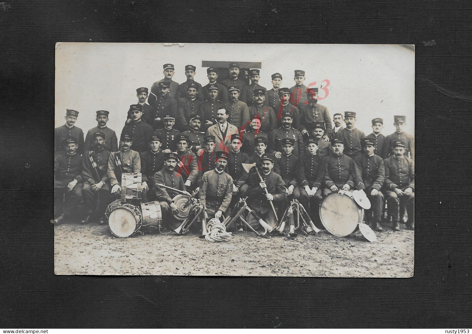 MILITARIA CARTE PHOTO MILITAIRE SOLDATS DU FEU POMPIERS POMPIER D.G.I FANFARE MUSICIENS DONT 5 AVEC MEDAILLE À SITUER : - Brandweer