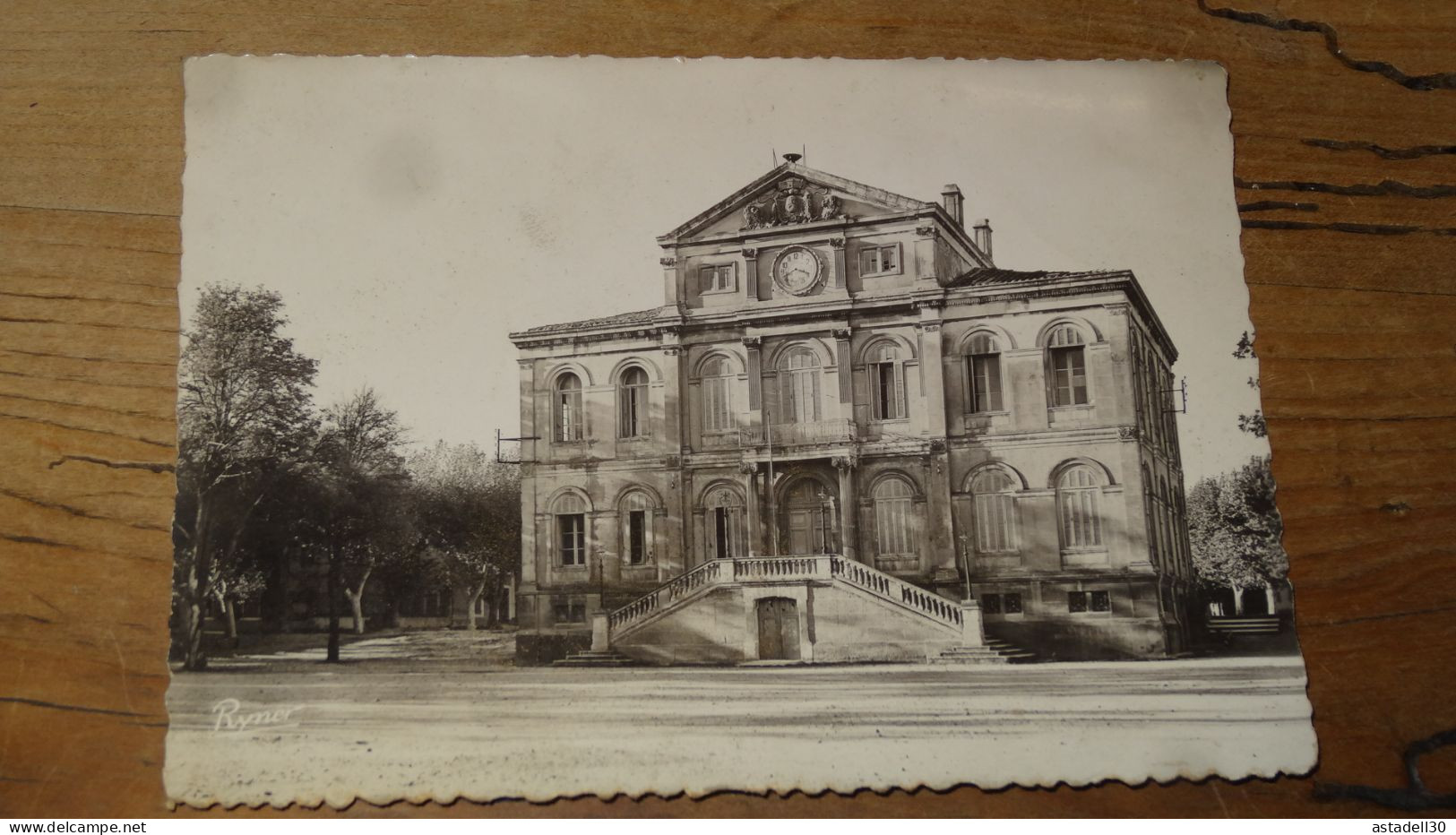 SORGUES : L'hotel De Ville ........ AT ..... G-1277 - Sorgues