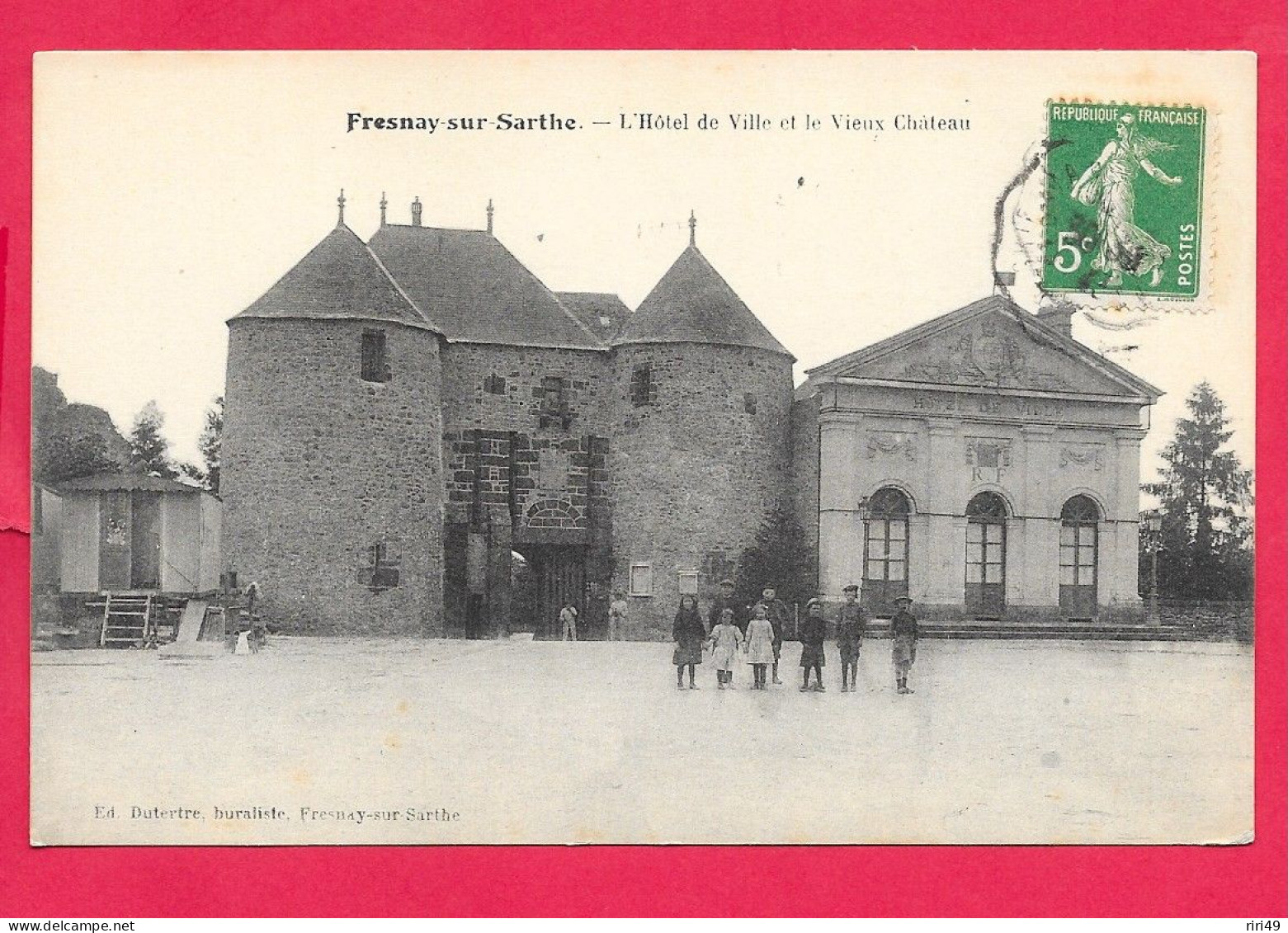 Cpa 72 Fresnay Sur Sarthe, L'Hôtel De Ville Et Le Vieux Château, Voyagée Belle Carte, Voir Scannes, Animée - La Fresnaye Sur Chédouet