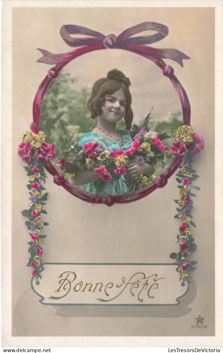 ENFANTS - Bonne Fête - Portrait D'une Fillette Dans Un Carde - Colorisé - Carte Postale Ancienne - Portraits
