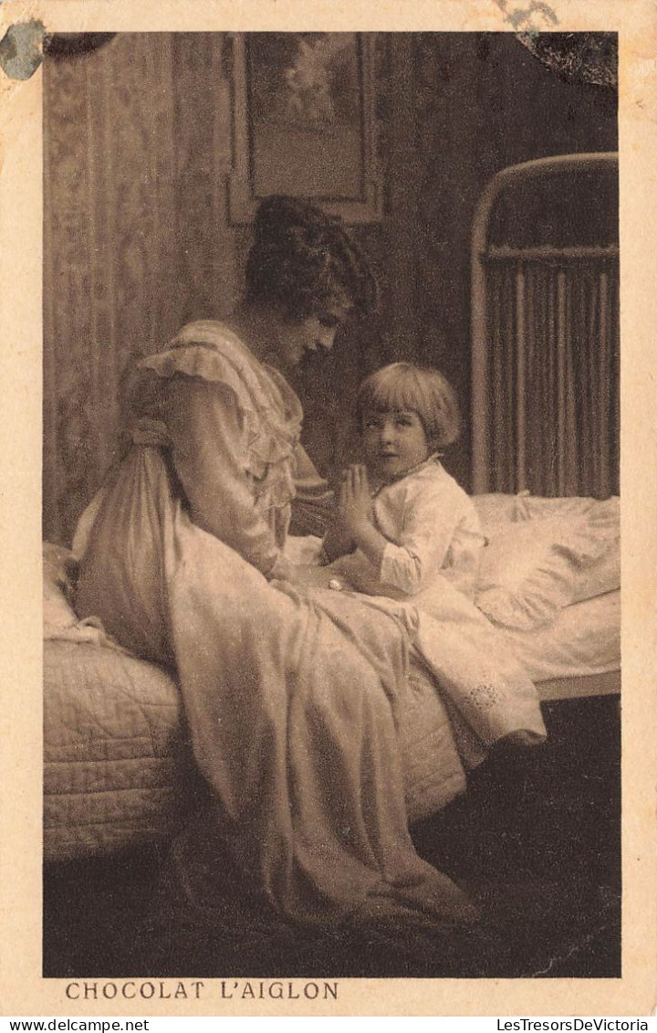 PHOTOGRAPHIE - Une  Mère Et Sa Fille Dans Le Lit - Carte Postale Ancienne - Fotografie