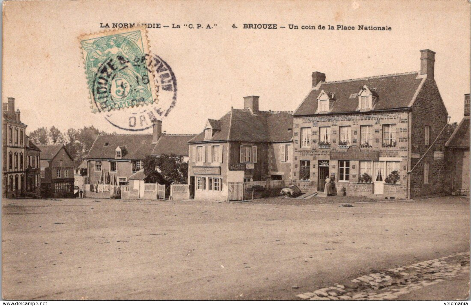 S14608 Cpa 61 Briouze - Un Coin De La Place Nationale - Briouze