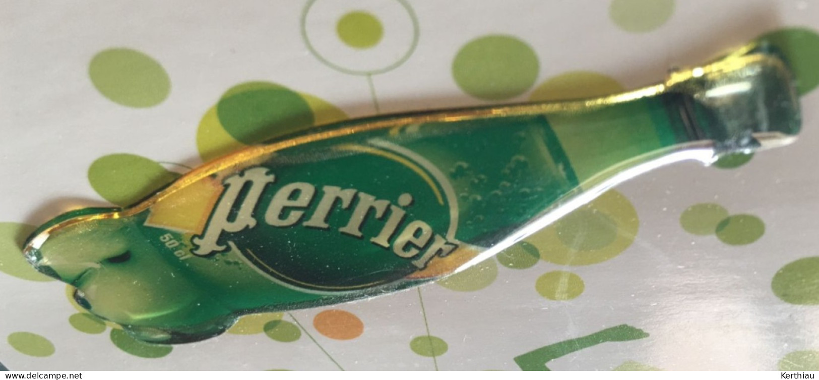 VERGEZE - PERRIER - PUBLICITE - 5 CPA Avec Bouteille En Relief (4 Différentes, Une En Double) - Vergèze