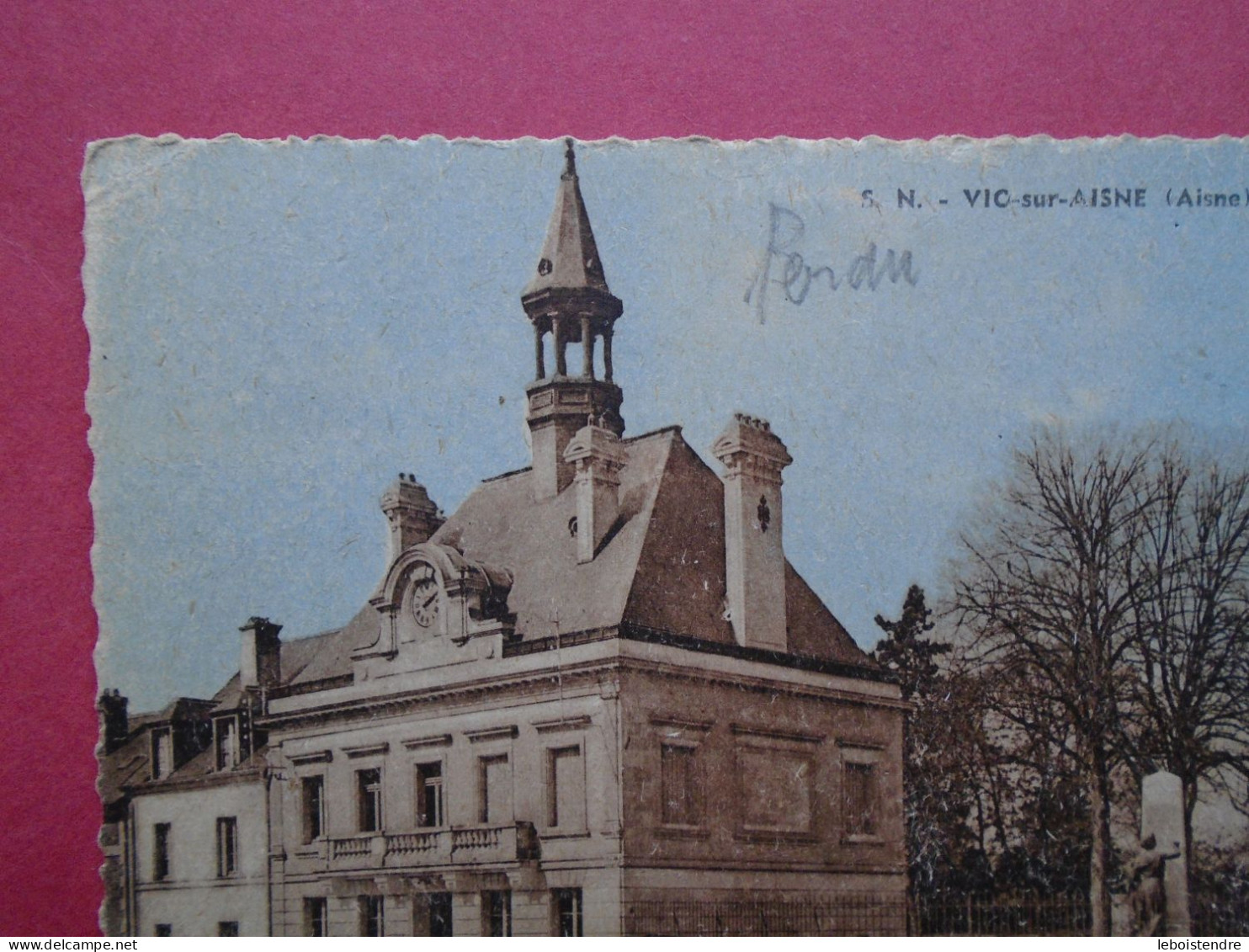 CPSM  VIC SUR AISNE  LA MAIRIE  VOYAGEE 1951 TIMBRE - Vic Sur Aisne