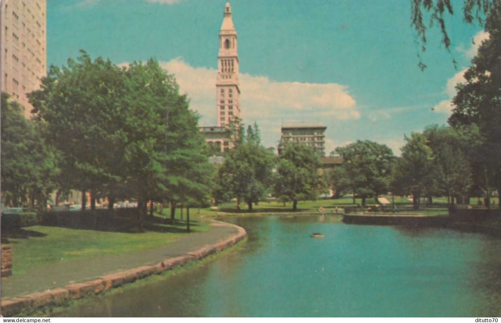 Hartford - Connecticut Skyline - As Seen From Beautiful Bushbell Park In The Center  Of Hartford The Tower Of The Travel - Hartford