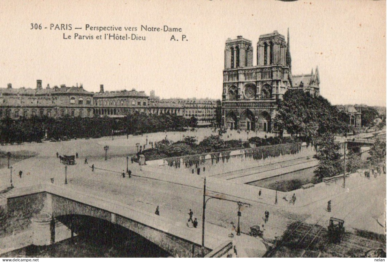 PARIS - PERSPECTIVE VERS NOTRE DAME - LE PARVIS ET L HOTEL DIEU - Notre Dame De Paris