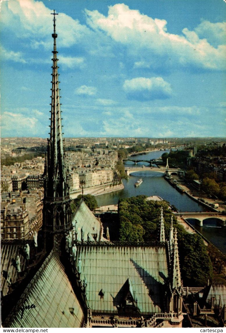 Paris La Fleche Et La Seine Vues Des Tours De Notre Dame  CPM Ou CPSM - Notre Dame De Paris