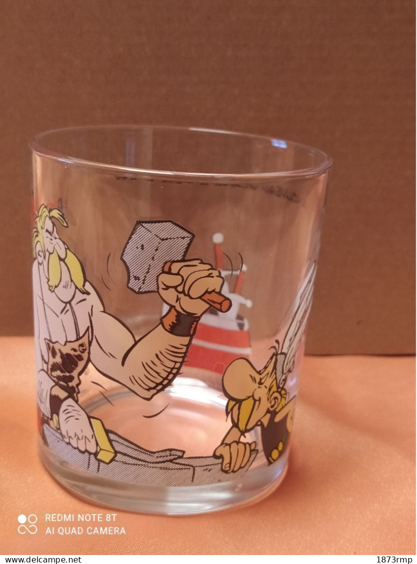 VERRE ASTERIX ET OBELIX, LA FORGE CETAUTOMATIX, GOSCINI UDERZO ® NUTELLA® 1999 - Dishes