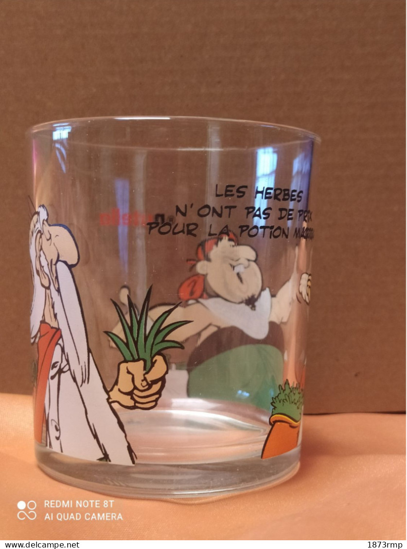 VERRE ASTERIX ET OBELIX, PANORAMIX LES HERBES, GOSCINY UDERZO® NUTELLA® 1999 - El Arte De La Mesa