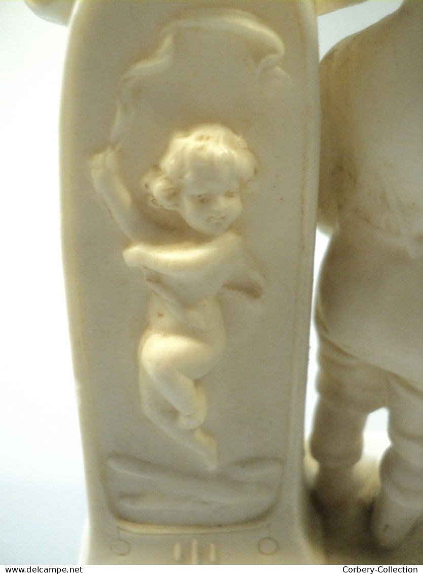 Paire de Petits Vases Porcelaine Allemande Biscuit Enfants William Goebel