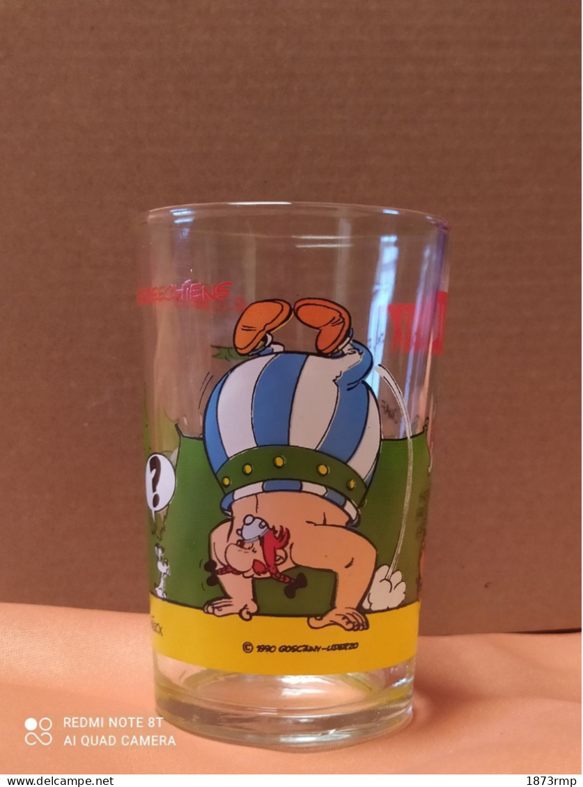 VERRE ASTERIX ET OBELIX, OBELIX DRESSEUR CHIENS , GOSCINI UDERZO ®MAILLE® 1990 - Tischkunst