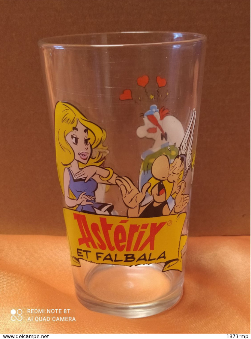 VERRE ASTERIX ET OBELIX, ASTERIX ET FALBALA , GOSCINI UDERZO ® AMORA® 2000 - Art De La Table