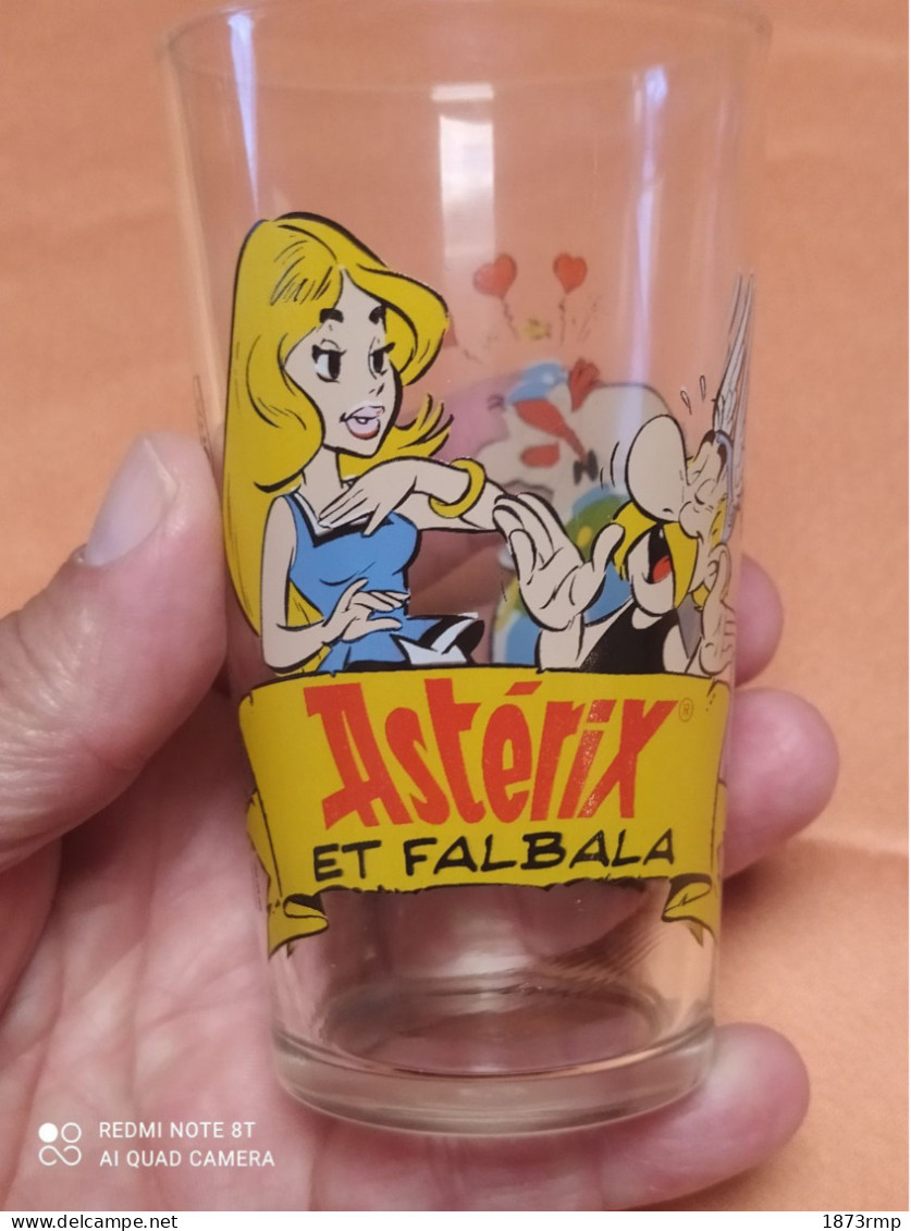 VERRE ASTERIX ET OBELIX, ASTERIX ET FALBALA , GOSCINI UDERZO ® AMORA® 2000 - Art De La Table