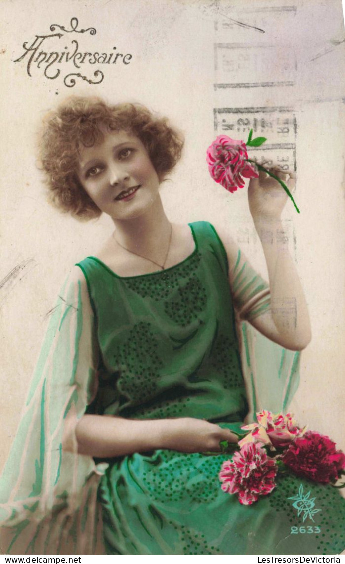 FÊTES ET VOEUX - Anniversaire - Jeune Femme En Robe Verte - Colorisé - Carte Postale Ancienne - Birthday