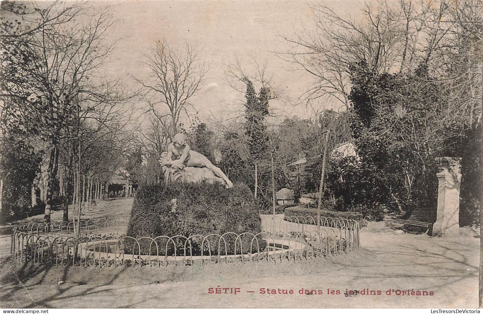ALGERIE - Sétif -  Statue Dans Les Jardins D'Orléans - Carte Postale Ancienne - Setif