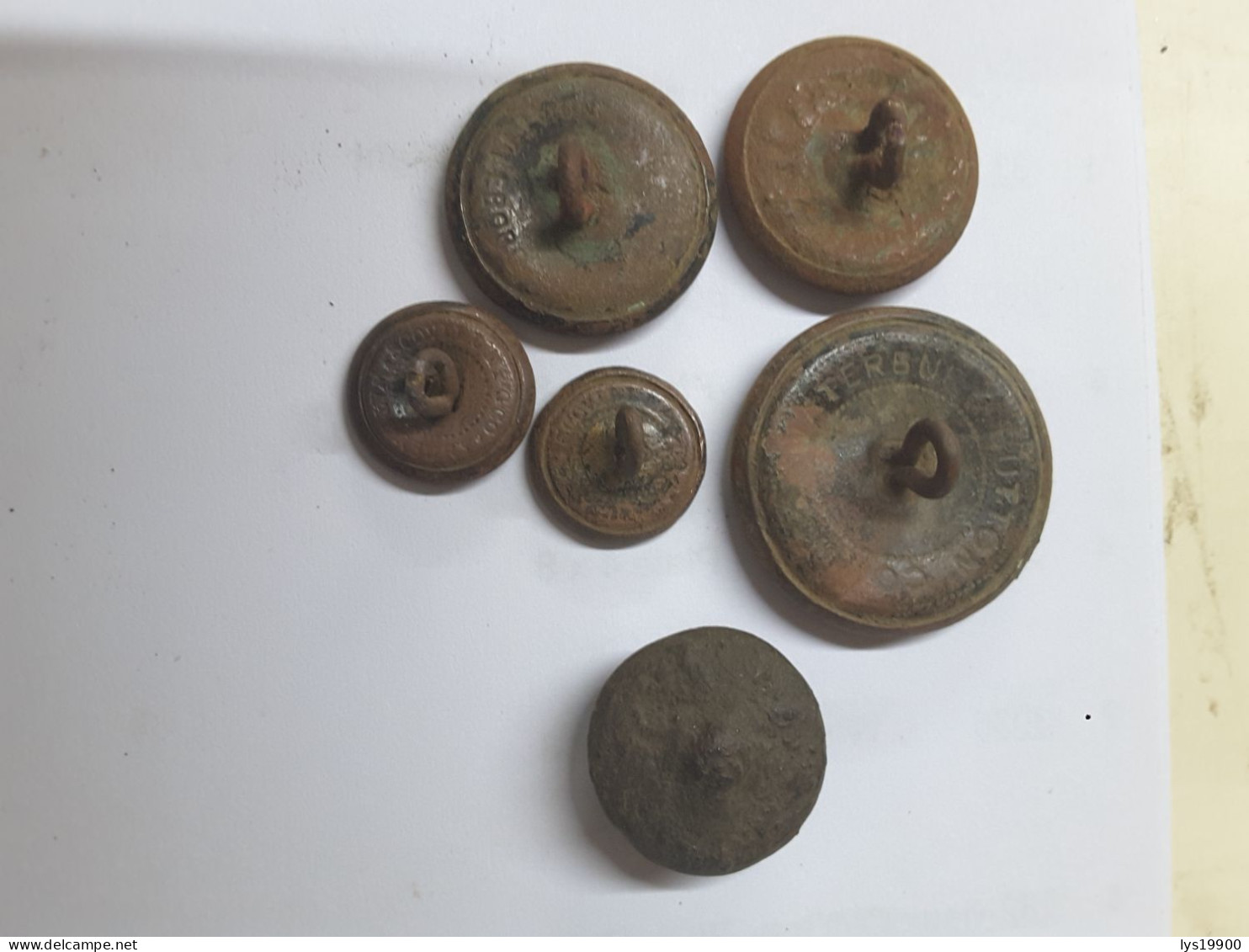 lot de boutons anciens civil et militaire en l'état