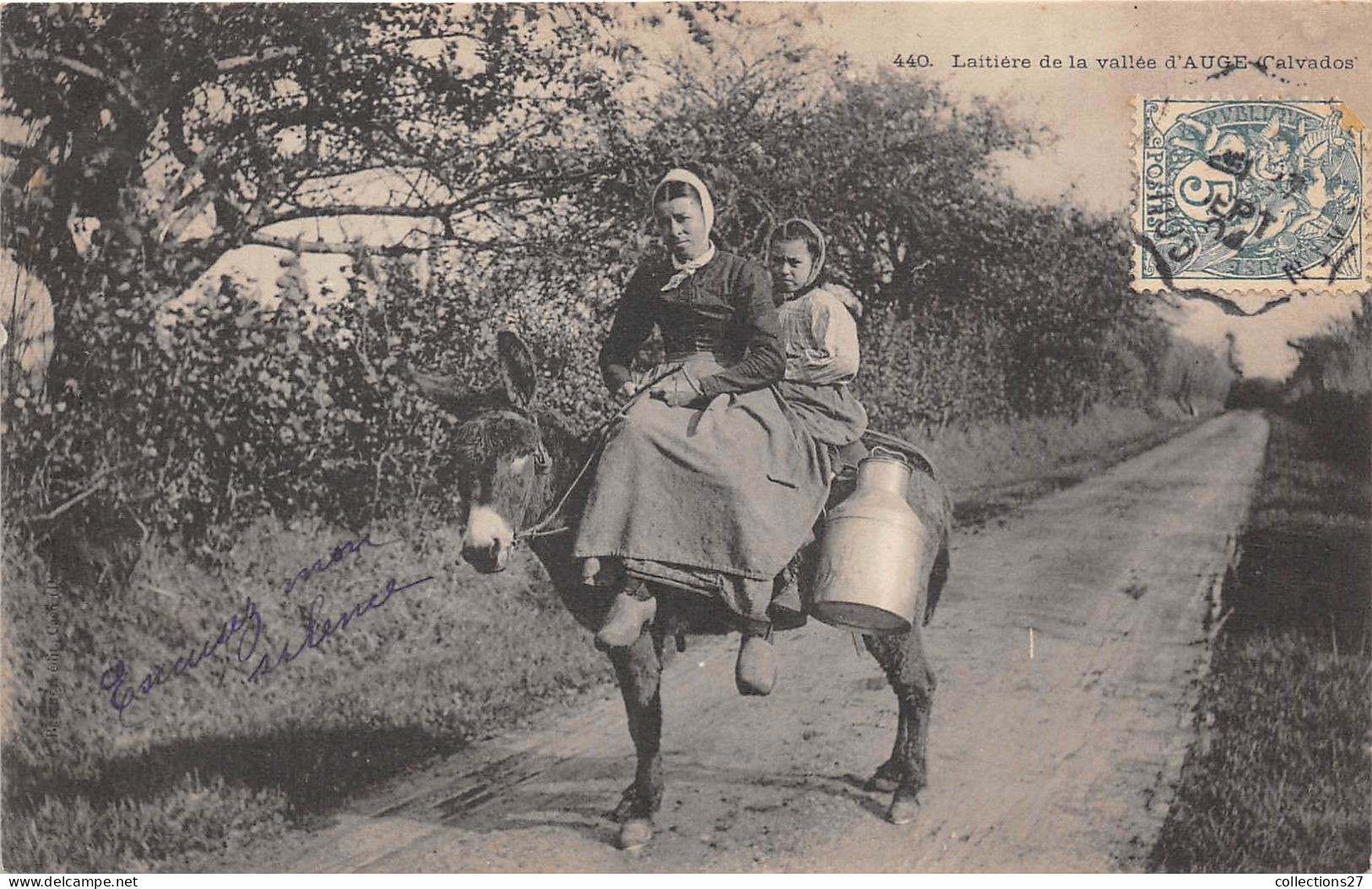 LAITIERE DE LA VALLEE D'AUGE DANS LE CALVADOS - Vendedores Ambulantes