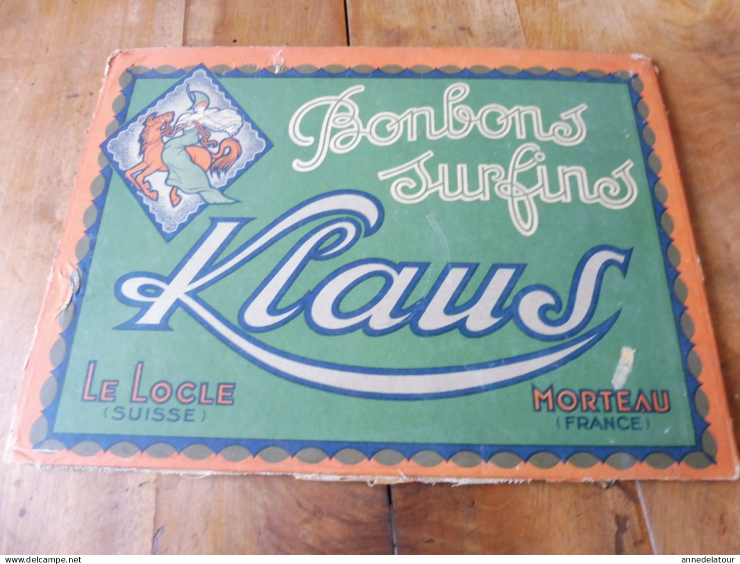 Plaque Publicitaire Recto-verso : BONBONS Surfins  KLAUS  à Le Locle (Suisse) Et Morteau (France)  Dimension 32x 24cm - Pappschilder