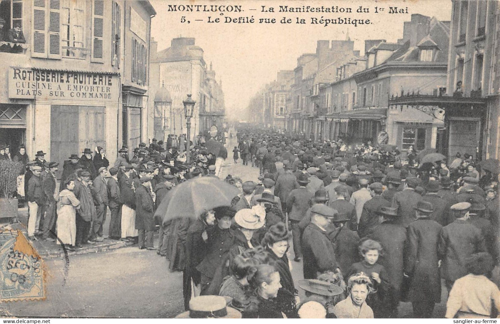 CPA 03 MONTLUCON / MANIFESTATION DU 1ER MAI / LE DEFILE RUE DE LA REPUBLIQUE - Autres & Non Classés