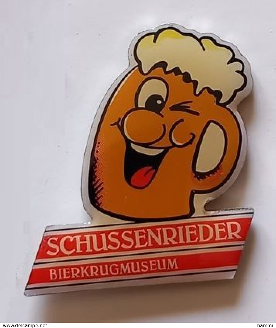 YY373 Pin's Chope Bière Beer SCHUSSENRIEDER Bierkrugmuseum Bad Schussenried Allemagne Achat Immédiat - Birra