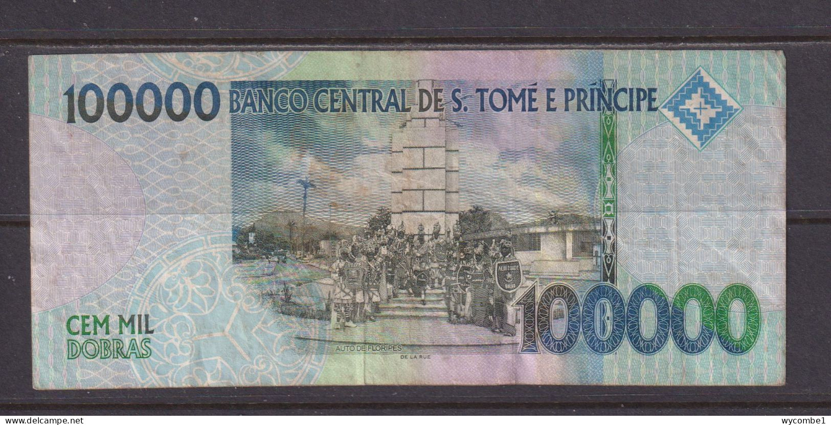 SAO TOME AND PRINCIPE - 2005 100000 Dobras Circulated Banknote As Scans - Sao Tome And Principe