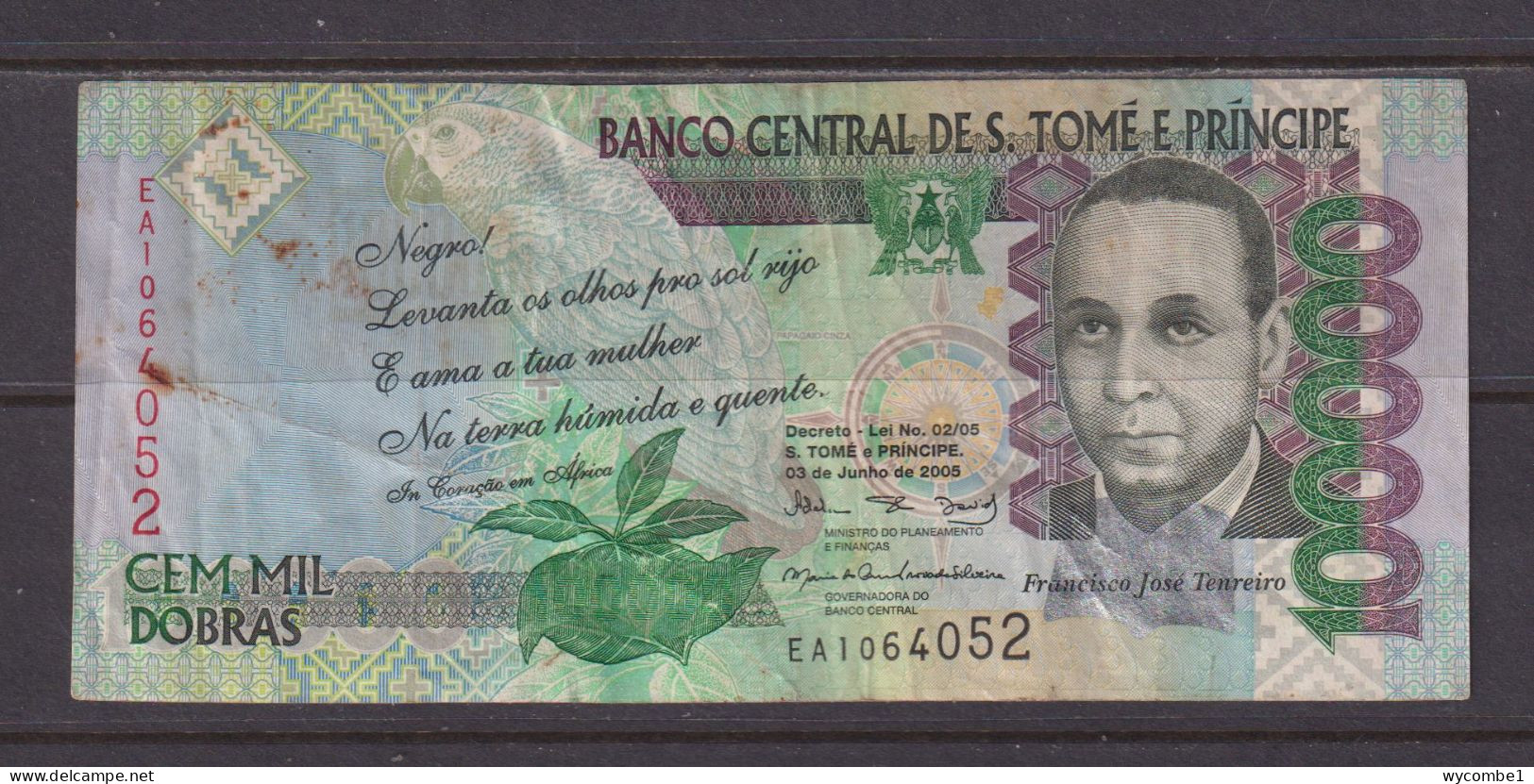 SAO TOME AND PRINCIPE - 2005 100000 Dobras Circulated Banknote As Scans - Sao Tome And Principe