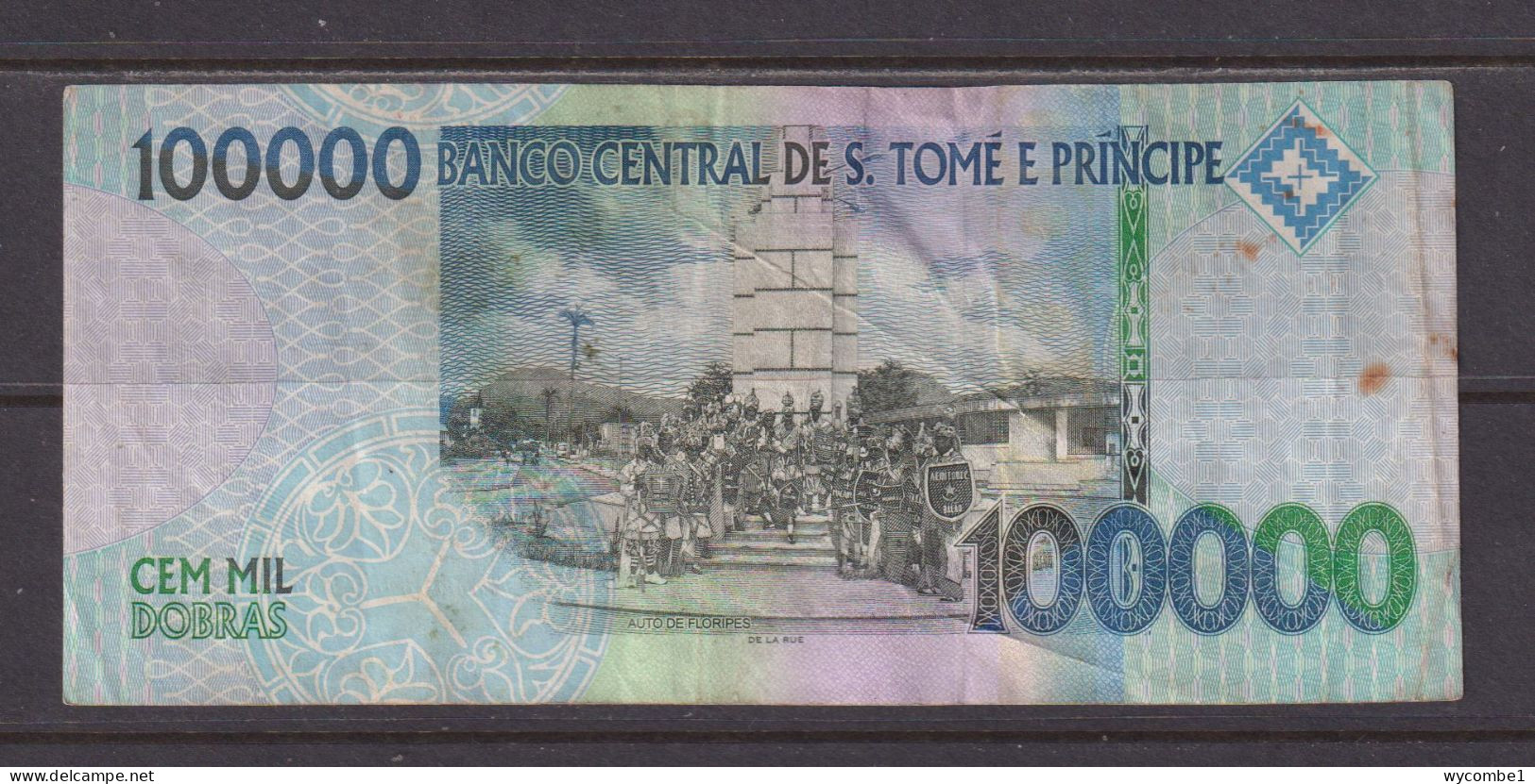 SAO TOME AND PRINCIPE - 2005 100000 Dobras Circulated Banknote As Scans - Sao Tome And Principe