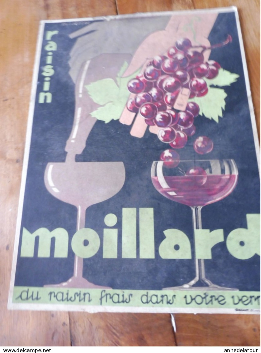 Plaque Publicitaire Original RAISIN MOILLARD Du Raisin Frais Dans Votre Verre  Dim. 37x 27cm - Illustré Par De Loddère - Plaques En Carton