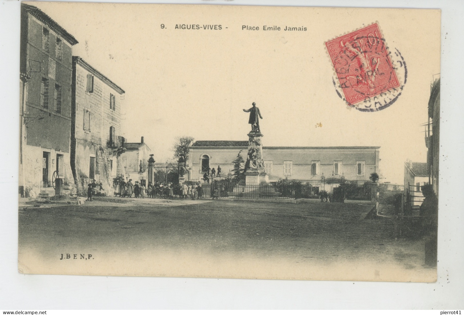 AIGUES VIVES - Place Emile Jamais - Aigues-Vives